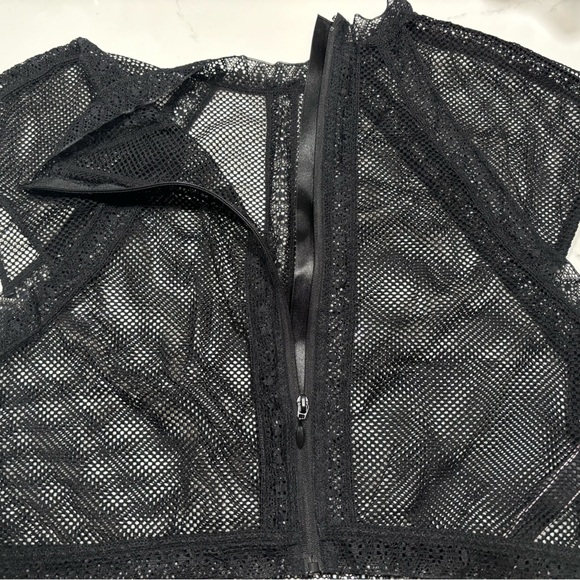 Mesh crop top- Victorias Secret-L - Picture 3 of 4